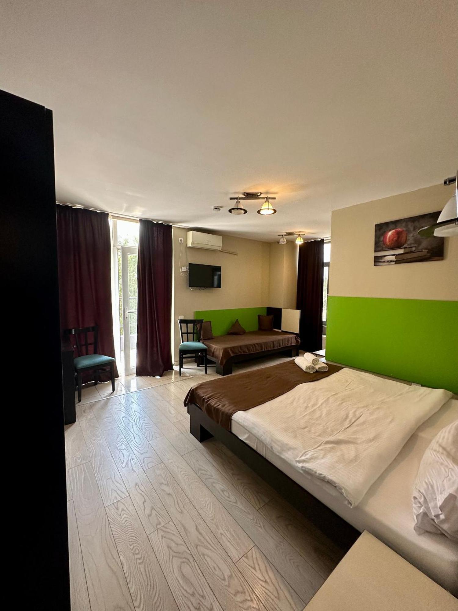 Lion'S Hotel Bukarest Eksteriør billede