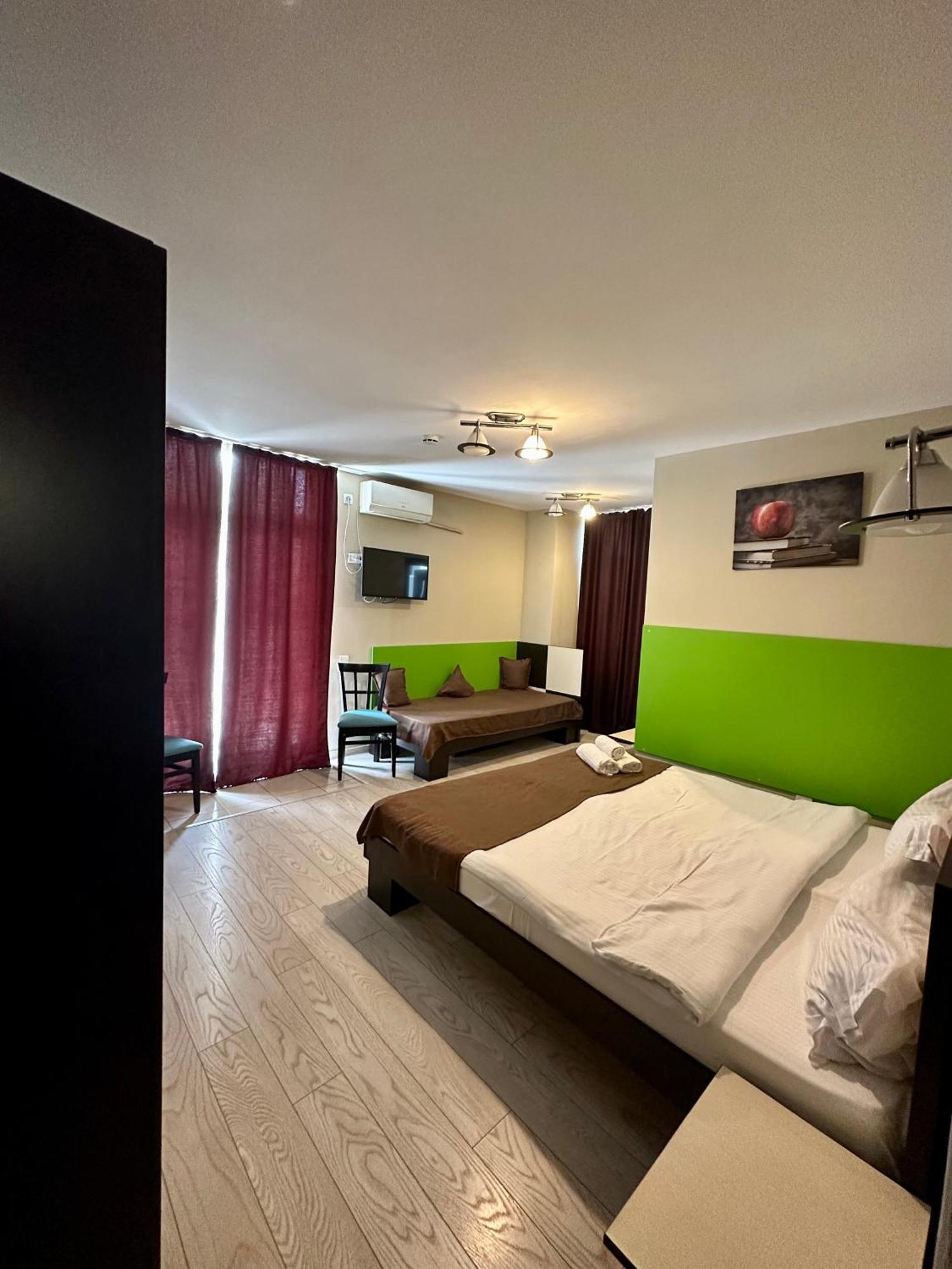 Lion'S Hotel Bukarest Eksteriør billede